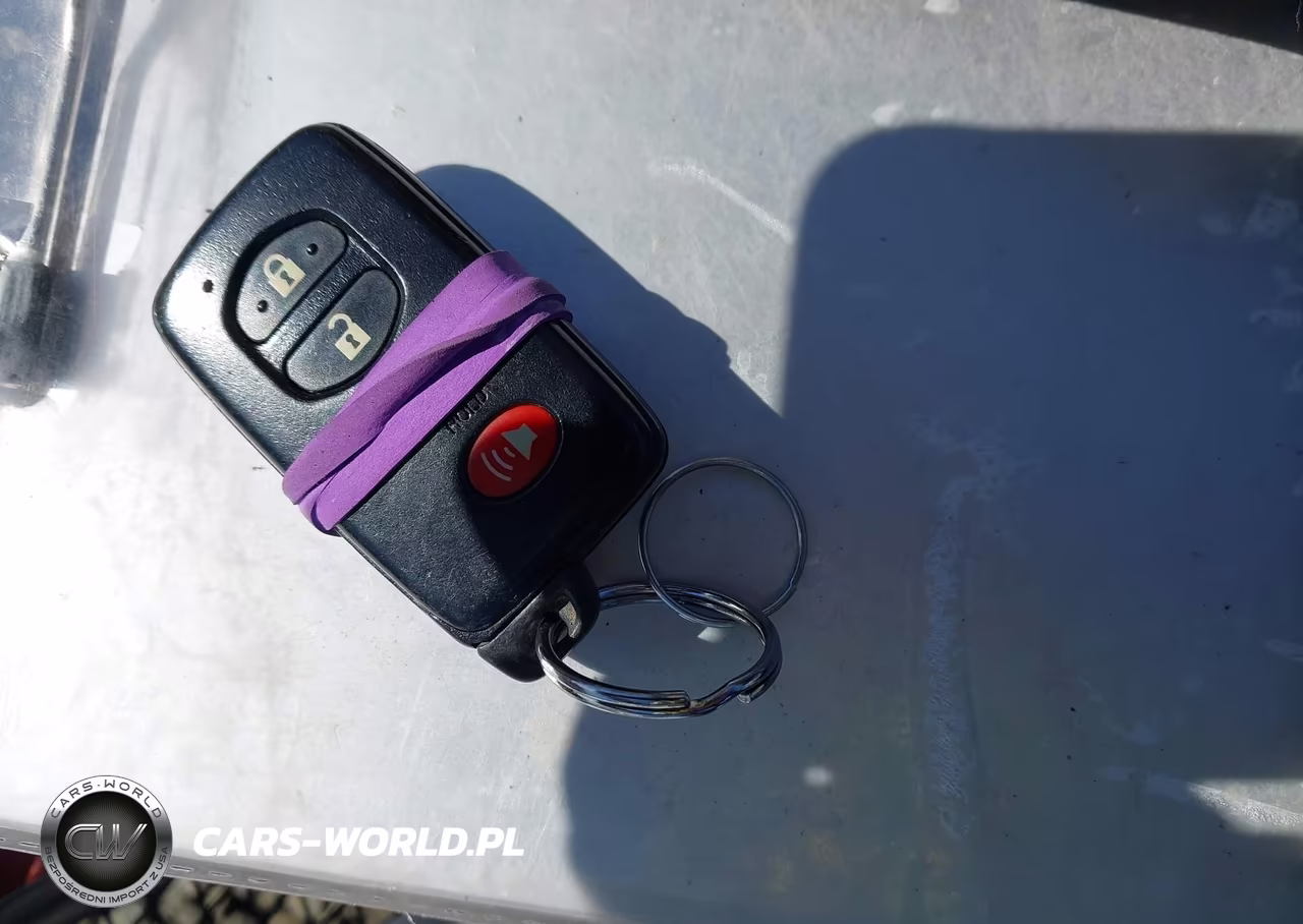 2015 Toyota Prius Two VIN:JTDKN3DU0F0458705 - 11