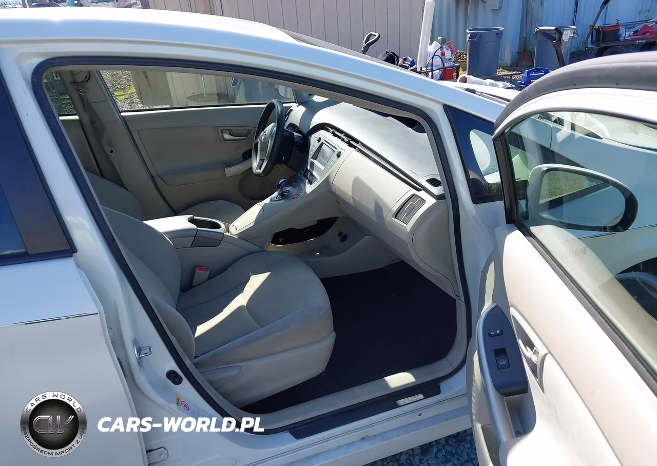 2015 Toyota Prius Two VIN:JTDKN3DU0F0458705 - 5