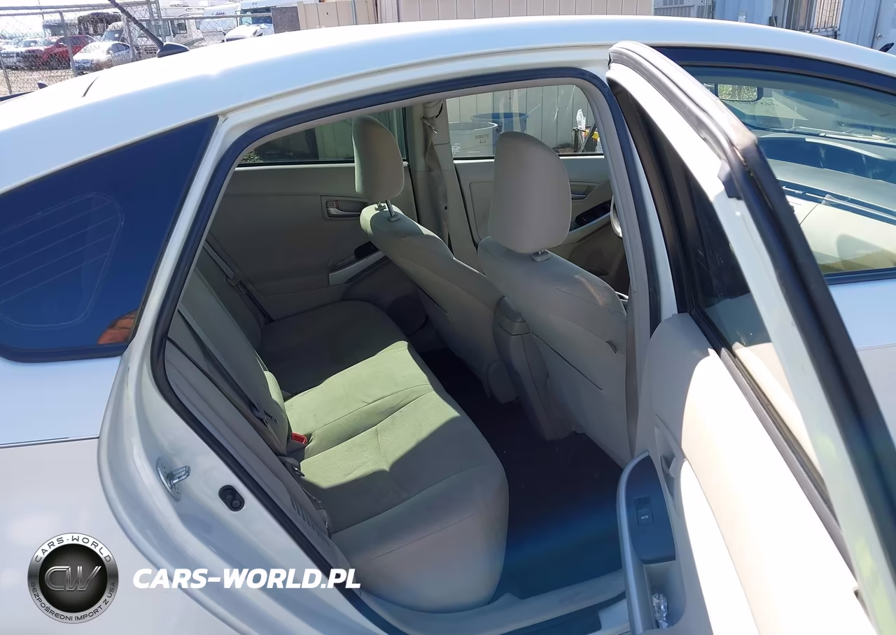 2015 Toyota Prius Two VIN:JTDKN3DU0F0458705 - 8
