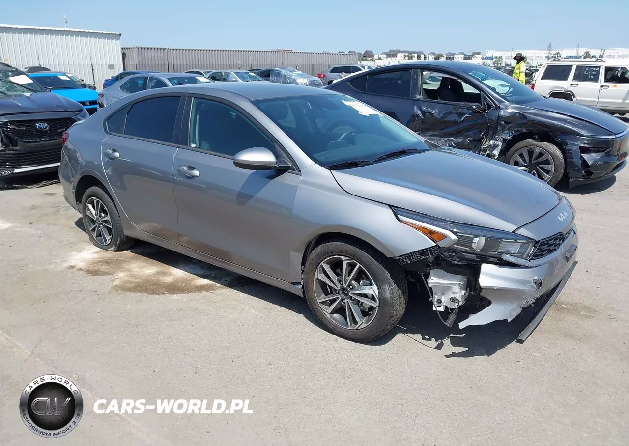 2024 Kia Forte Lxs – zdjęcie 1 z 16