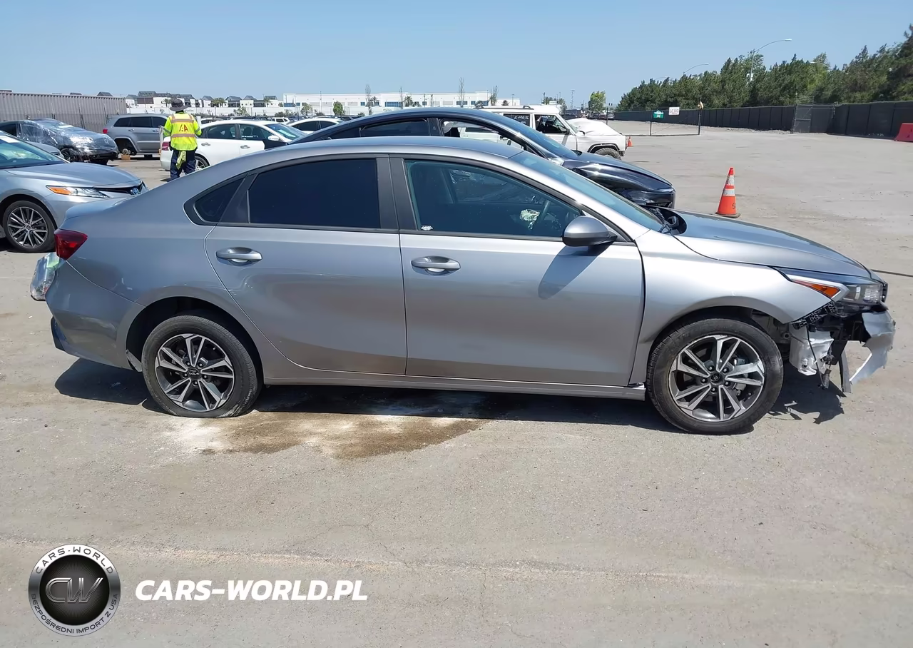 2024 Kia Forte Lxs VIN:3KPF24AD9RE801978 - 13
