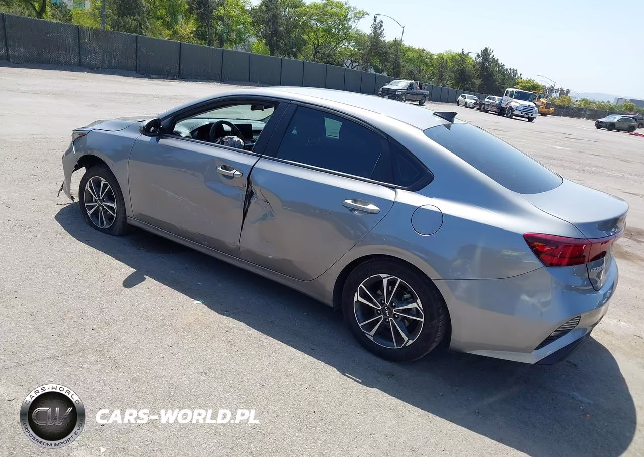 2024 Kia Forte Lxs VIN:3KPF24AD9RE801978 - 3