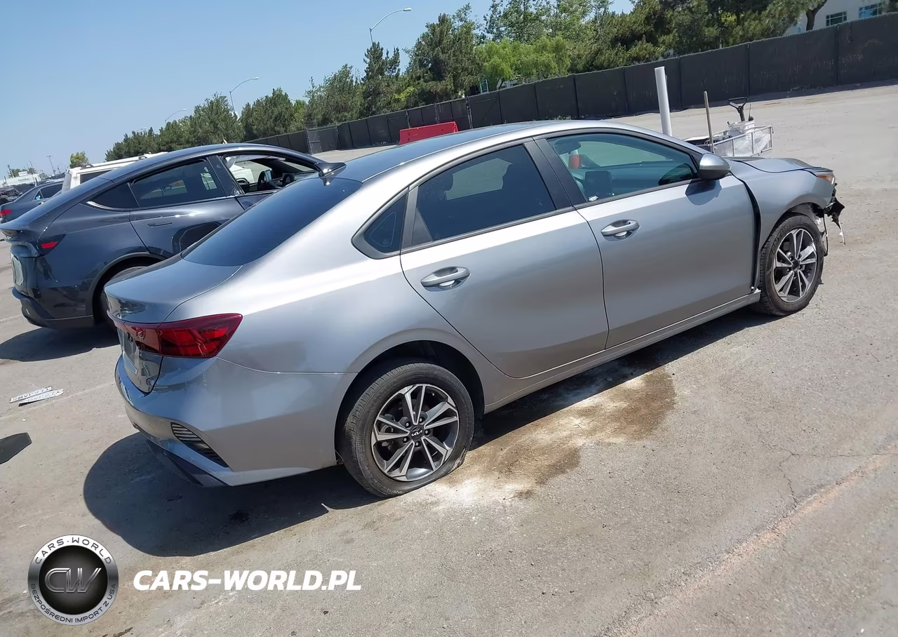 2024 Kia Forte Lxs VIN:3KPF24AD9RE801978 - 4