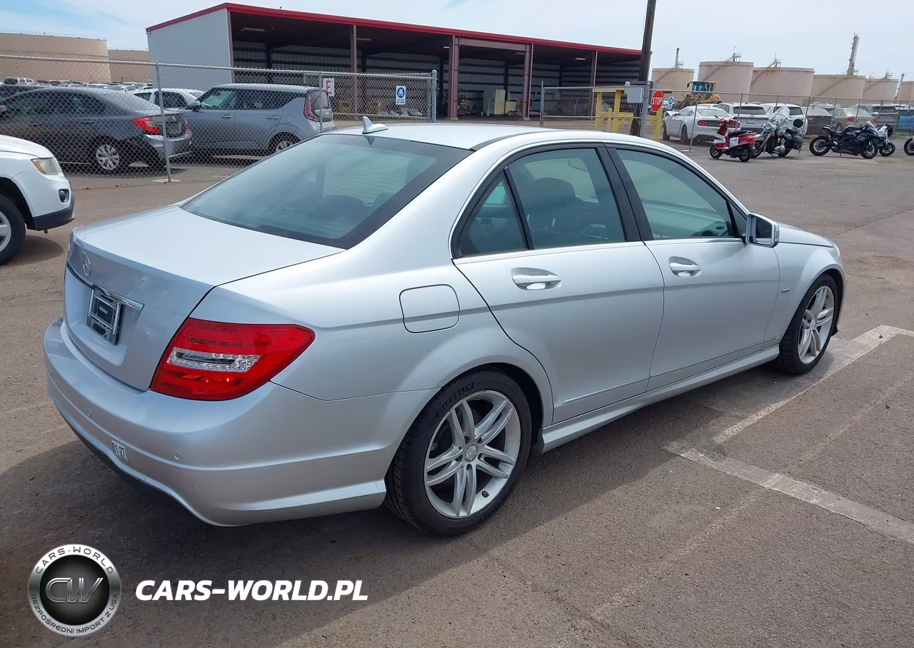 2012 Mercedes-Benz C 250 Sport VIN:WDDGF4HB0CA606154 - 4