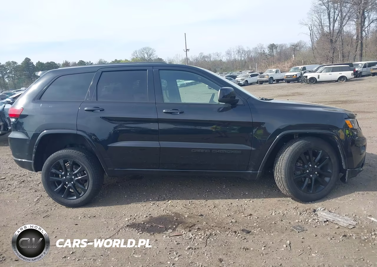 2017 Jeep Grand Cherokee Altitude 4X4 VIN:1C4RJFAG3HC946610 - 13