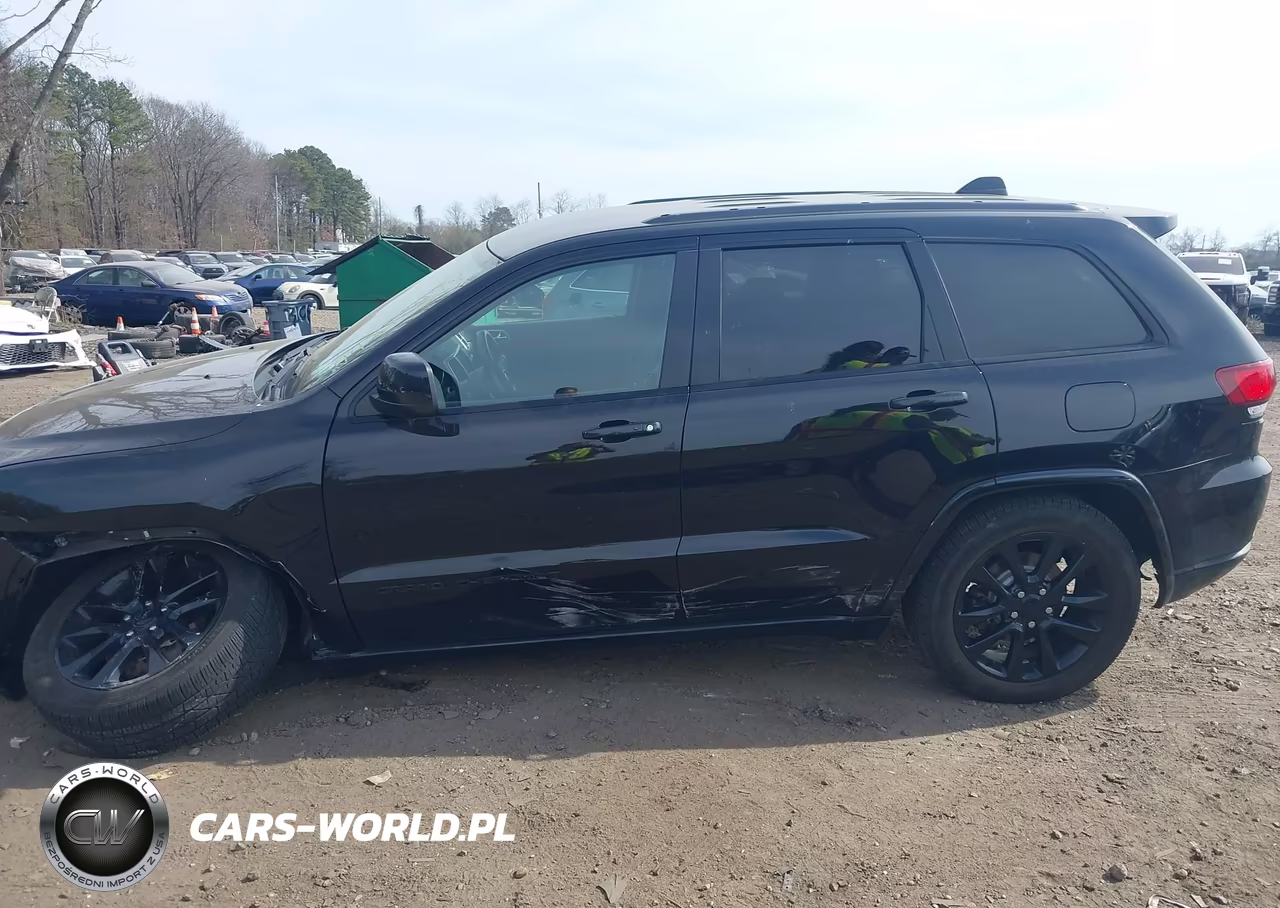 2017 Jeep Grand Cherokee Altitude 4X4 VIN:1C4RJFAG3HC946610 - 14