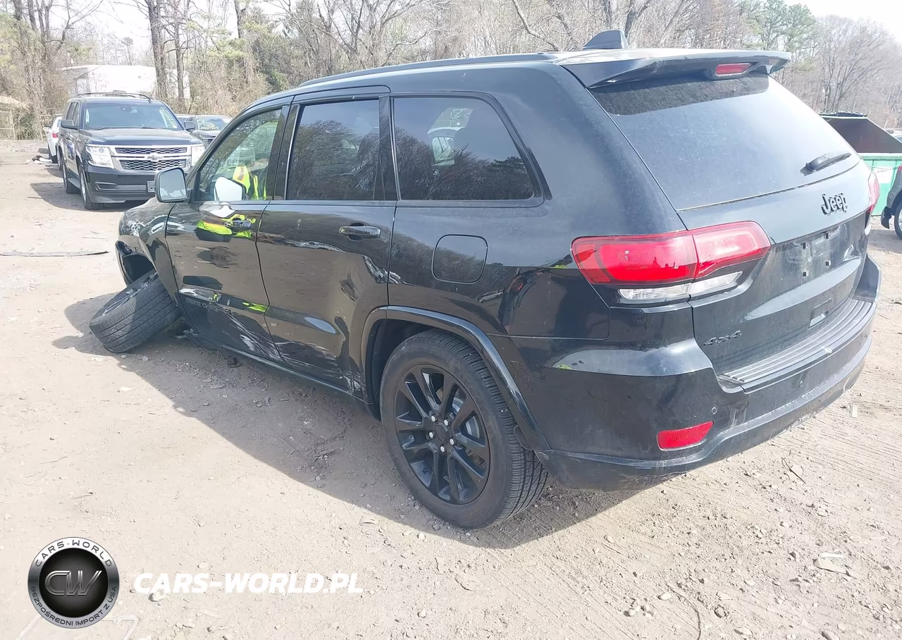 2017 Jeep Grand Cherokee Altitude 4X4 VIN:1C4RJFAG3HC946610 - 3