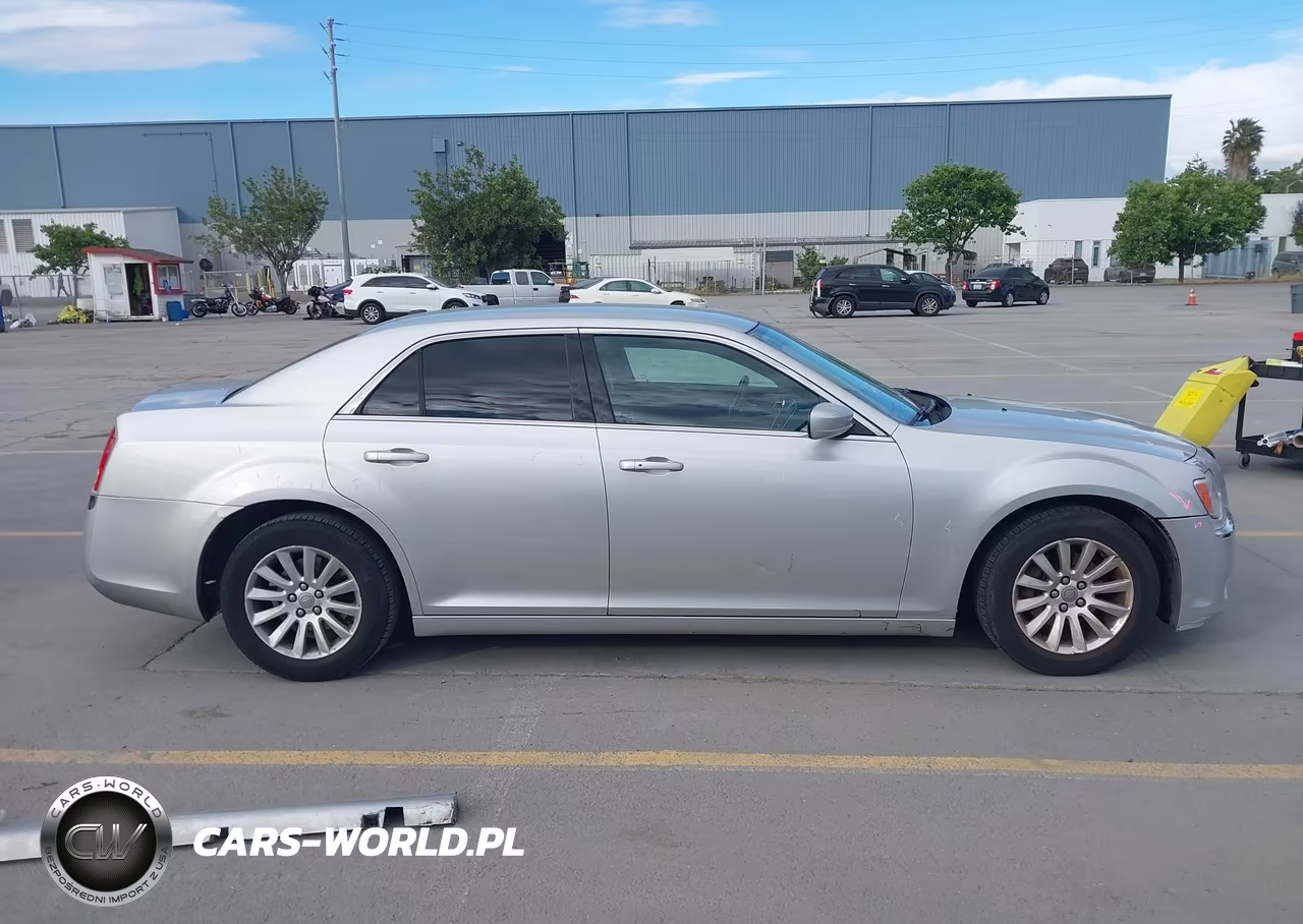2012 Chrysler 300 VIN:2C3CCAAG3CH142353 - 14