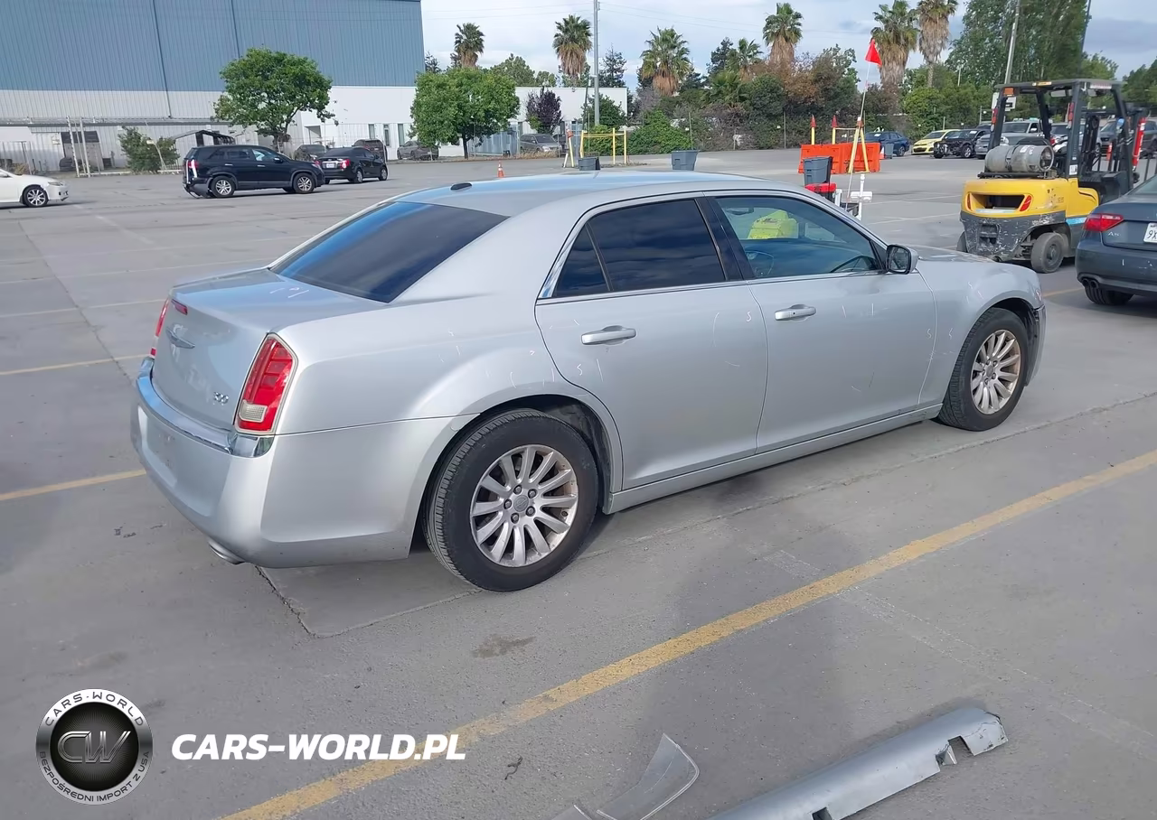 2012 Chrysler 300 VIN:2C3CCAAG3CH142353 - 4