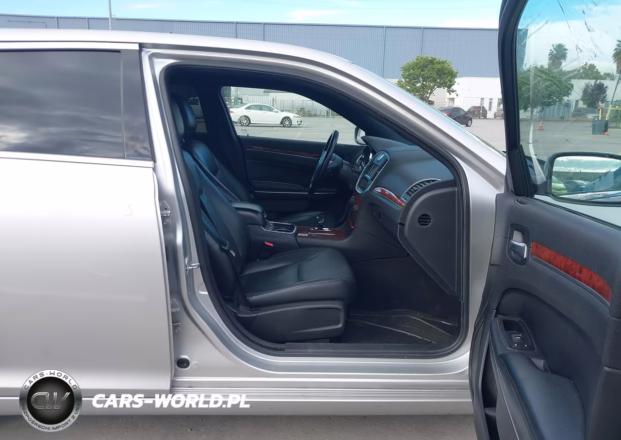 2012 Chrysler 300 VIN:2C3CCAAG3CH142353 - 5