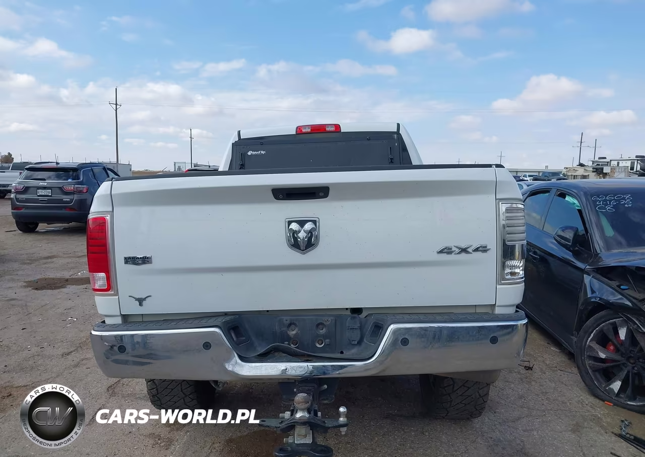 2015 Ram 2500 Laramie VIN:3C6UR5FL6FG603343 - 17