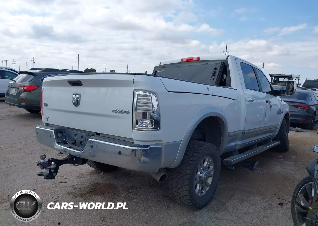 2015 Ram 2500 Laramie VIN:3C6UR5FL6FG603343 - 4