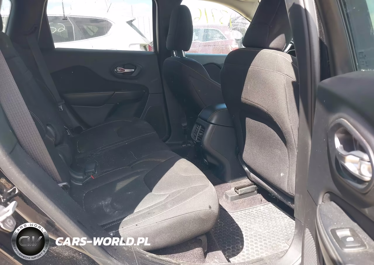 2016 Jeep Cherokee Latitude VIN:1C4PJLCB2GW243410 - 8