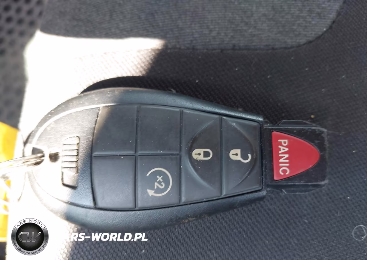 2018 Jeep Cherokee Latitude Tech Connect 4X4 VIN:1C4PJMCB8JD586571 - 11