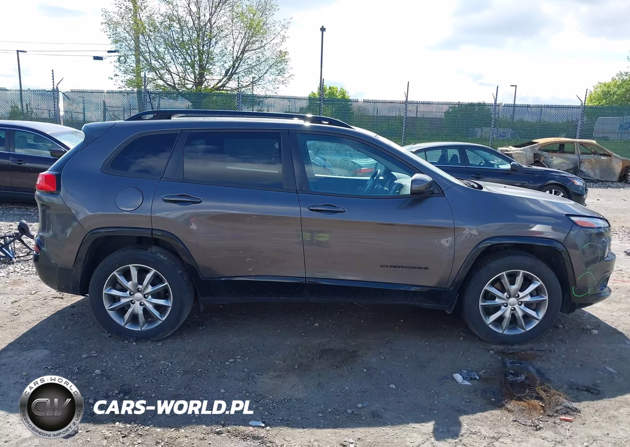 2018 Jeep Cherokee Latitude Tech Connect 4X4 VIN:1C4PJMCB8JD586571 - 13