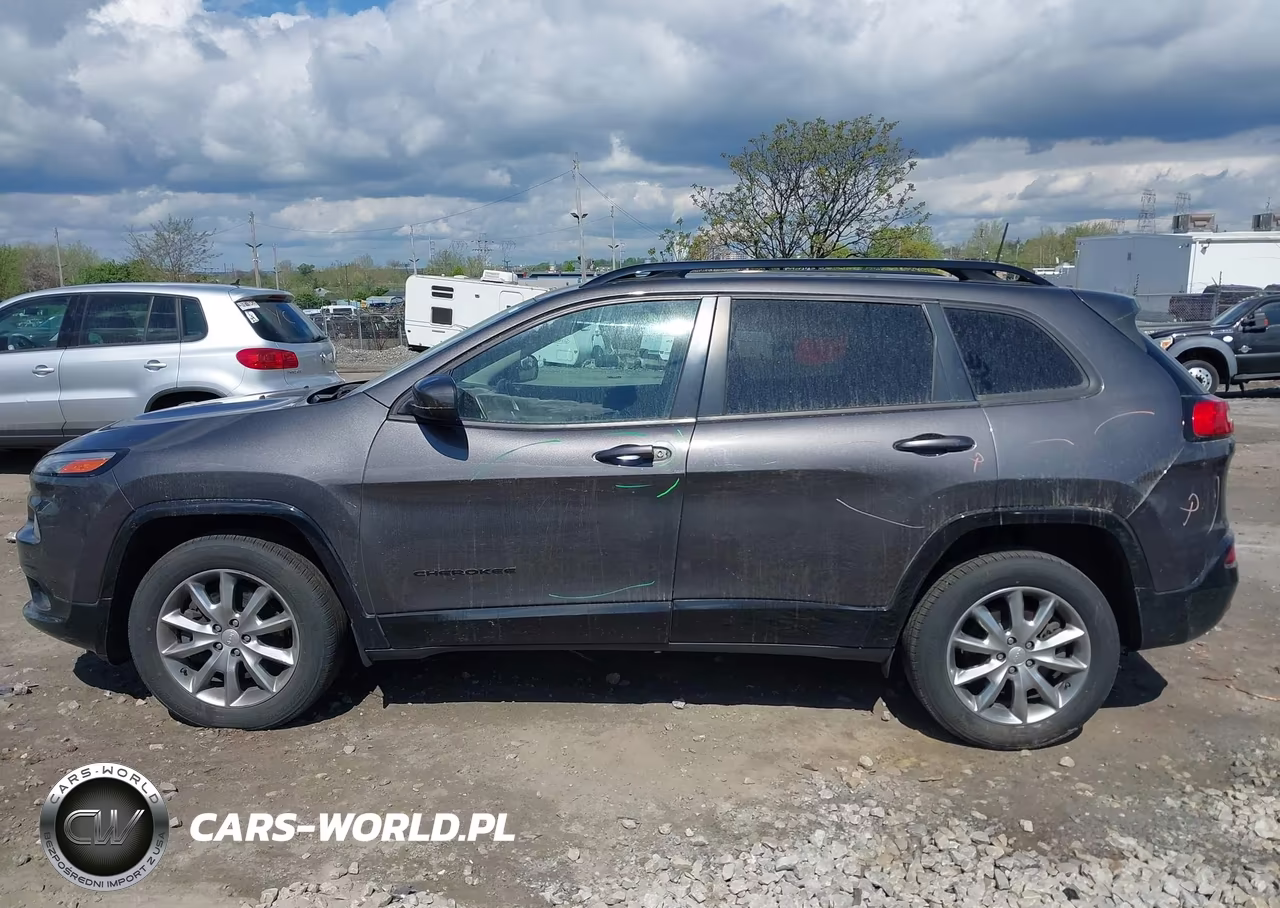 2018 Jeep Cherokee Latitude Tech Connect 4X4 VIN:1C4PJMCB8JD586571 - 14