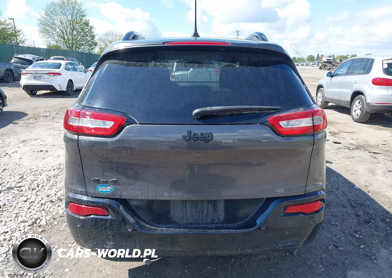 2018 Jeep Cherokee Latitude Tech Connect 4X4 VIN:1C4PJMCB8JD586571 - 16