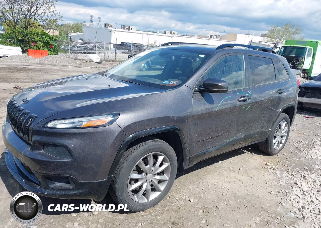 2018 Jeep Cherokee Latitude Tech Connect 4X4 VIN:1C4PJMCB8JD586571 - 2