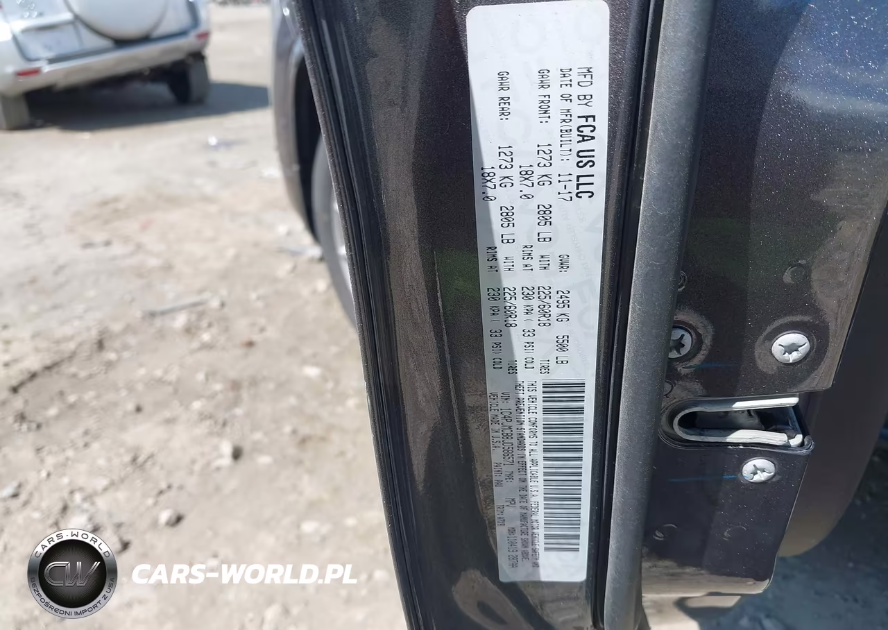2018 Jeep Cherokee Latitude Tech Connect 4X4 VIN:1C4PJMCB8JD586571 - 9