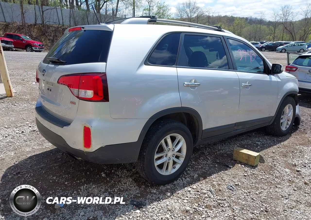 2014 Kia Sorento Lx VIN:5XYKTDA62EG519403 - 4