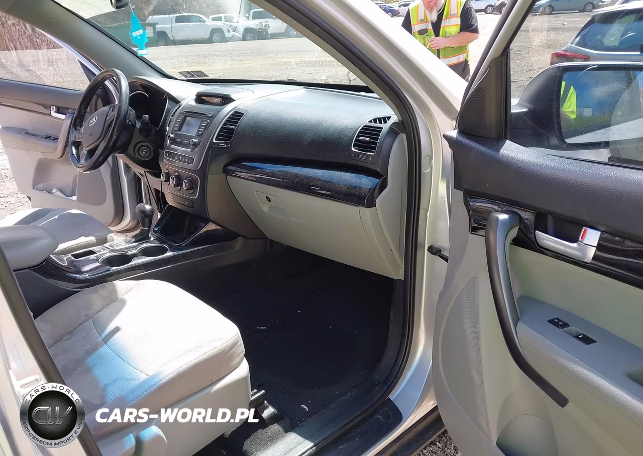 2014 Kia Sorento Lx VIN:5XYKTDA62EG519403 - 5