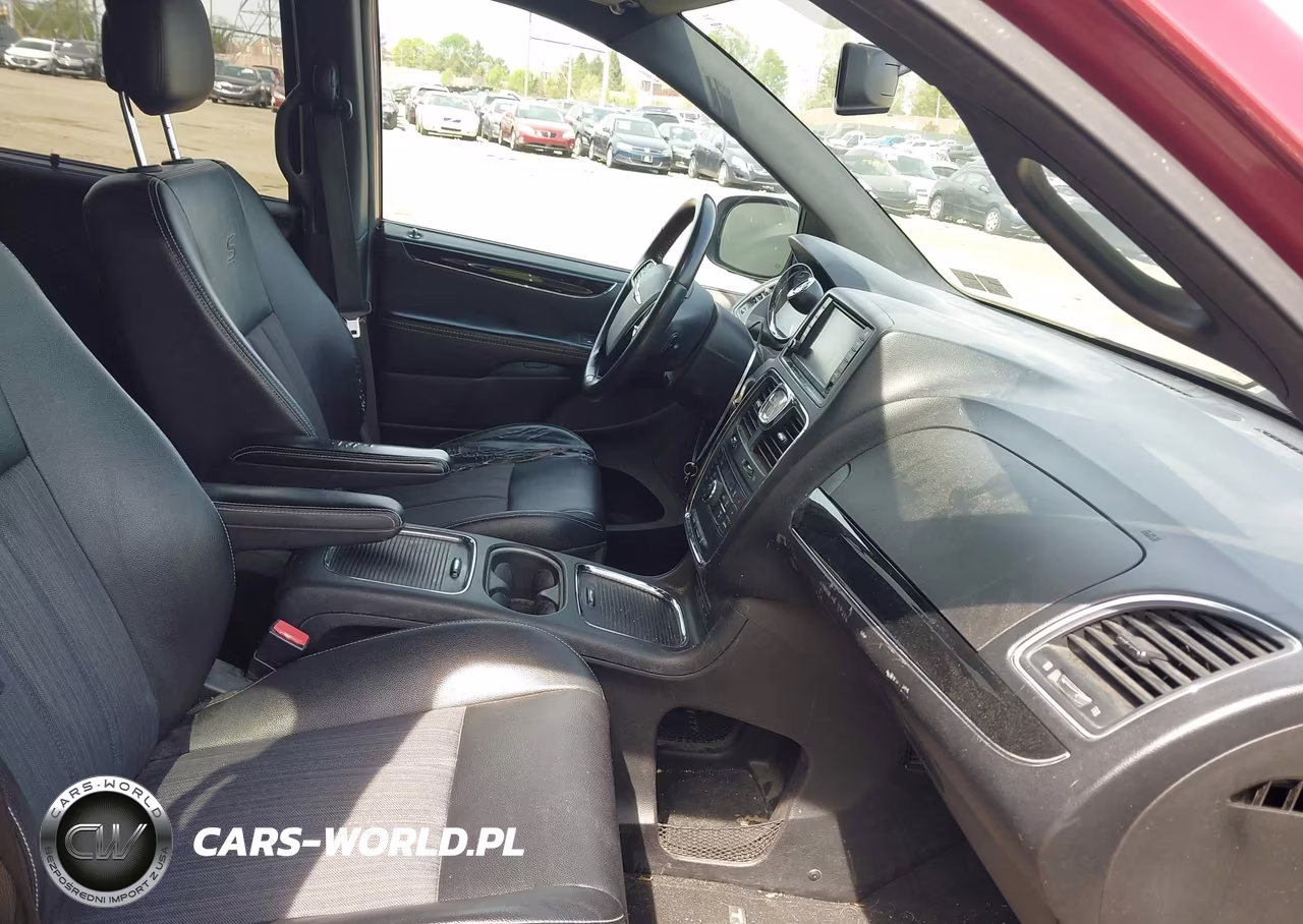 2014 Chrysler Town & Country S VIN:2C4RC1HG3ER364657 - 5