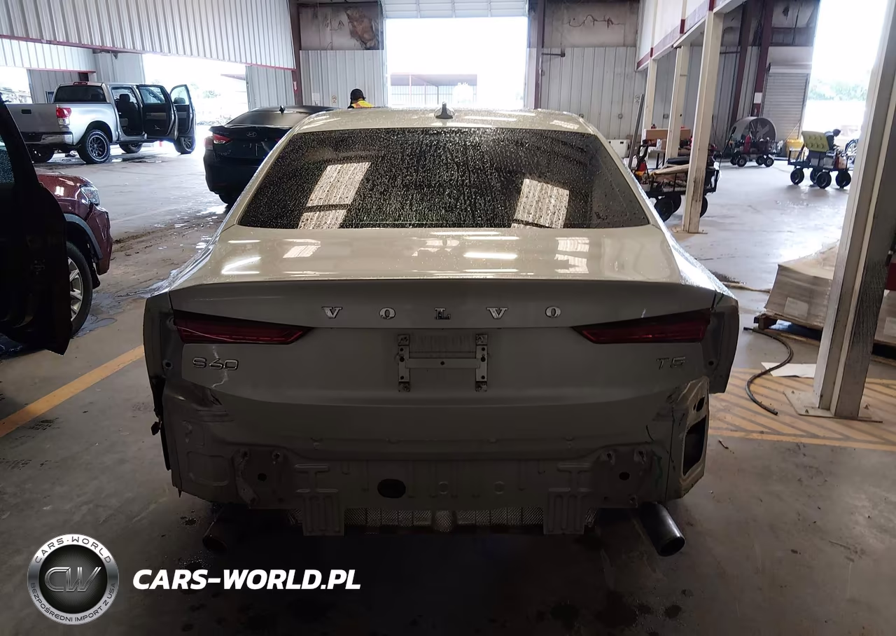 2019 Volvo S60 T5 Momentum VIN:7JR102FKXKG000687 - 17