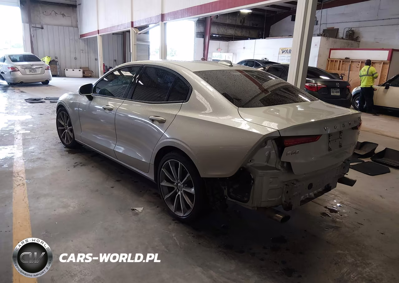 2019 Volvo S60 T5 Momentum VIN:7JR102FKXKG000687 - 3