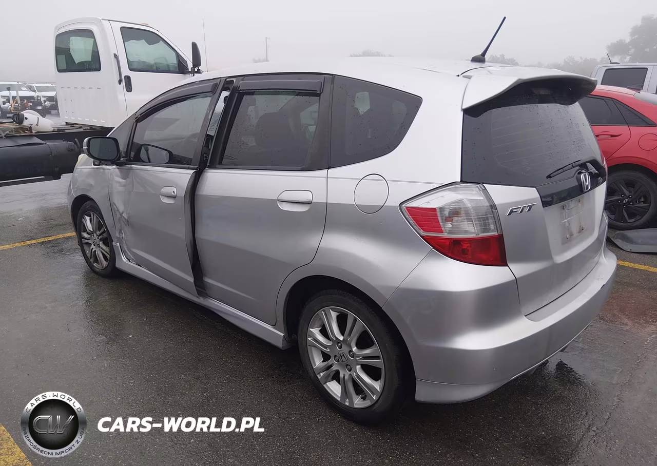 2011 Honda Fit Sport VIN:JHMGE8H63BC013168 - 3