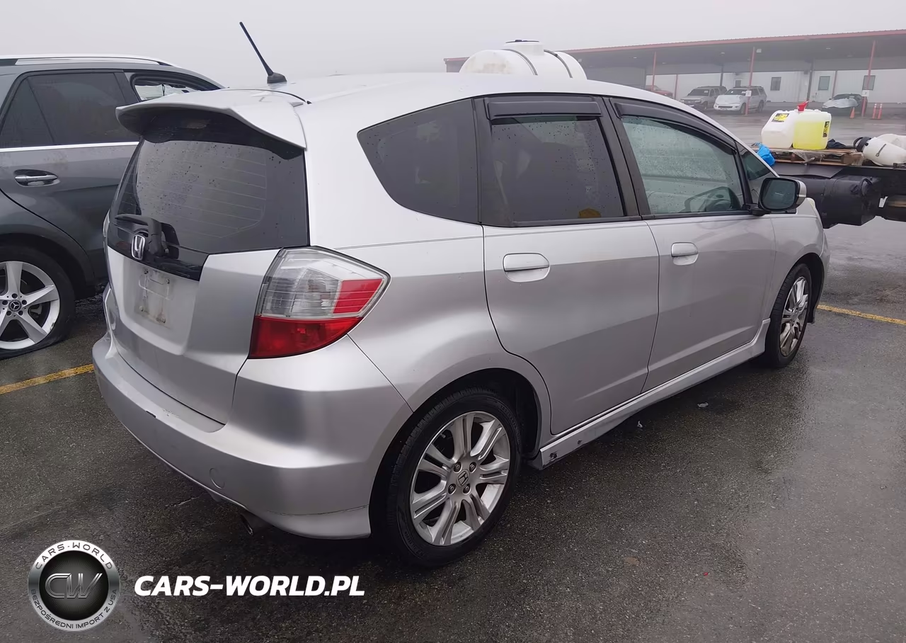 2011 Honda Fit Sport VIN:JHMGE8H63BC013168 - 4