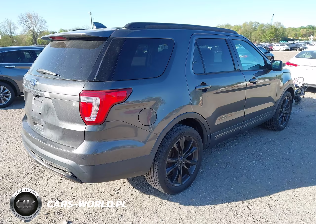 2017 Ford Explorer Xlt VIN:1FM5K7D86HGD95129 - 4