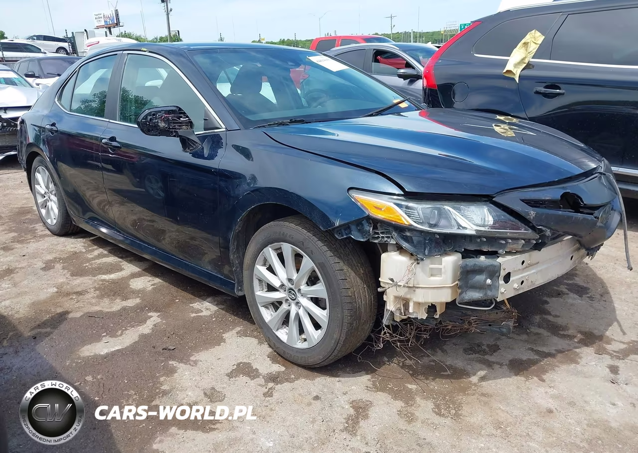 2020 Toyota Camry Le – zdjęcie 1 z 18