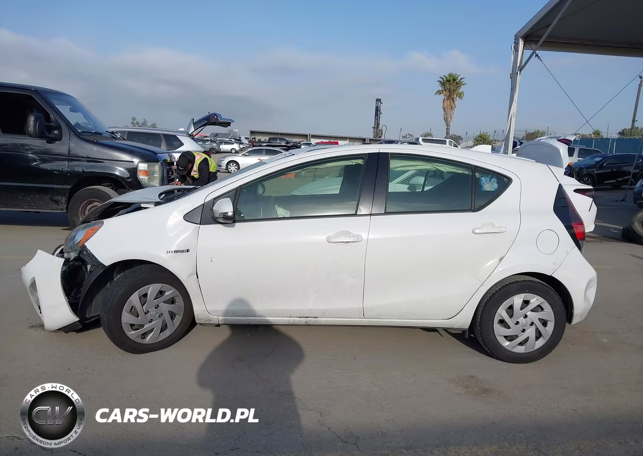 TOYOTA PRIUS C VIN:JTDKDTB38G1123023 - 14
