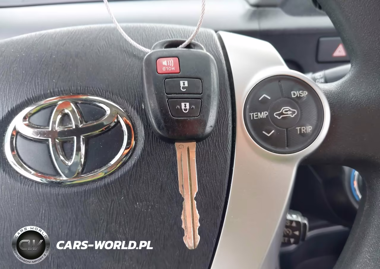 2013 Toyota Prius C Two VIN:JTDKDTB39D1041457 - 11