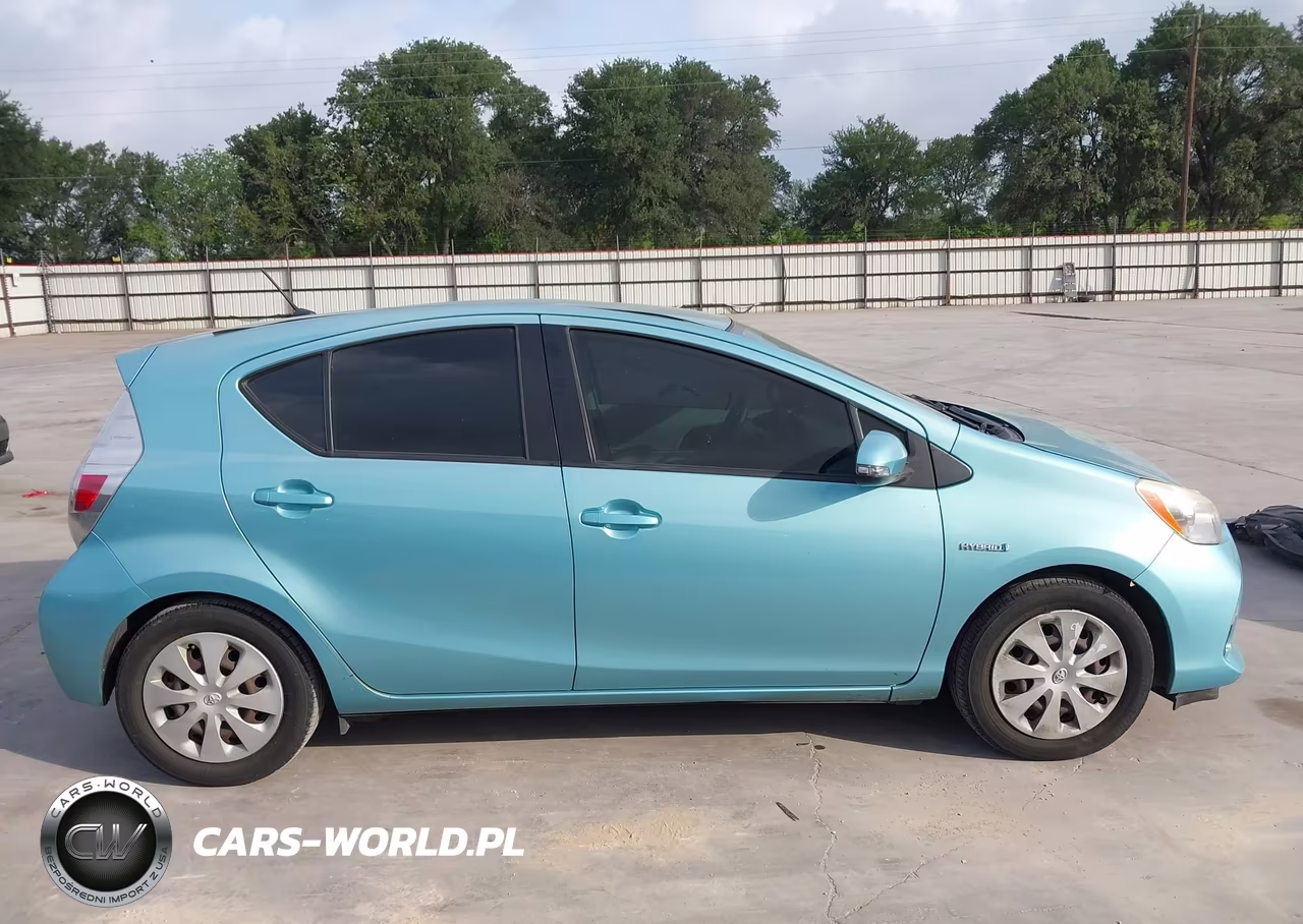 2013 Toyota Prius C Two VIN:JTDKDTB39D1041457 - 13