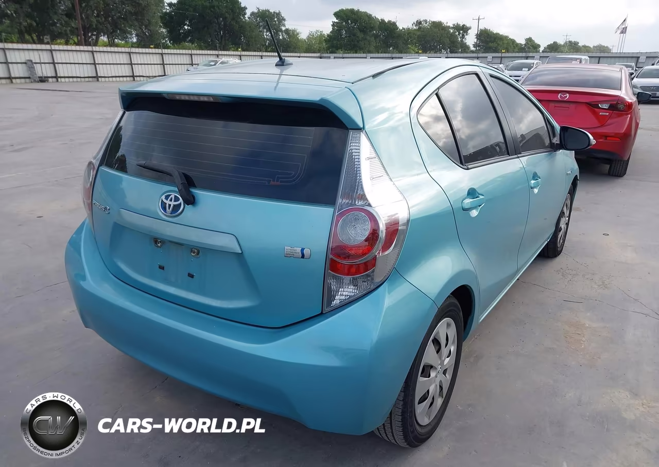 2013 Toyota Prius C Two VIN:JTDKDTB39D1041457 - 4