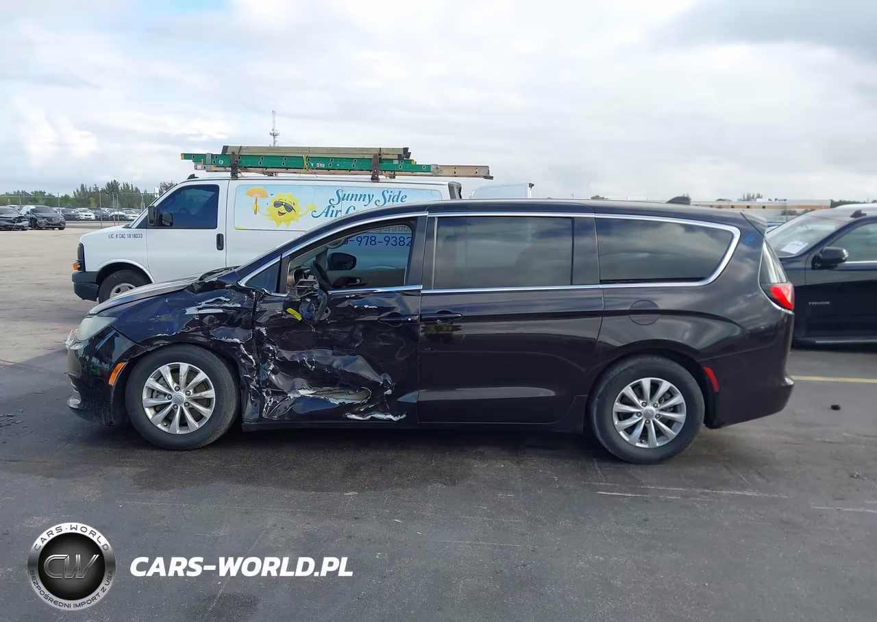 2017 Chrysler Pacifica Touring VIN:2C4RC1DG9HR577462 - 14