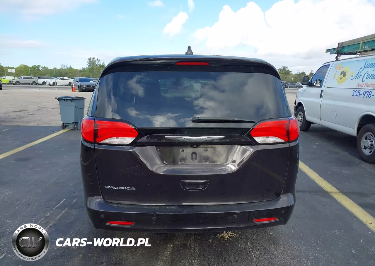 2017 Chrysler Pacifica Touring VIN:2C4RC1DG9HR577462 - 16