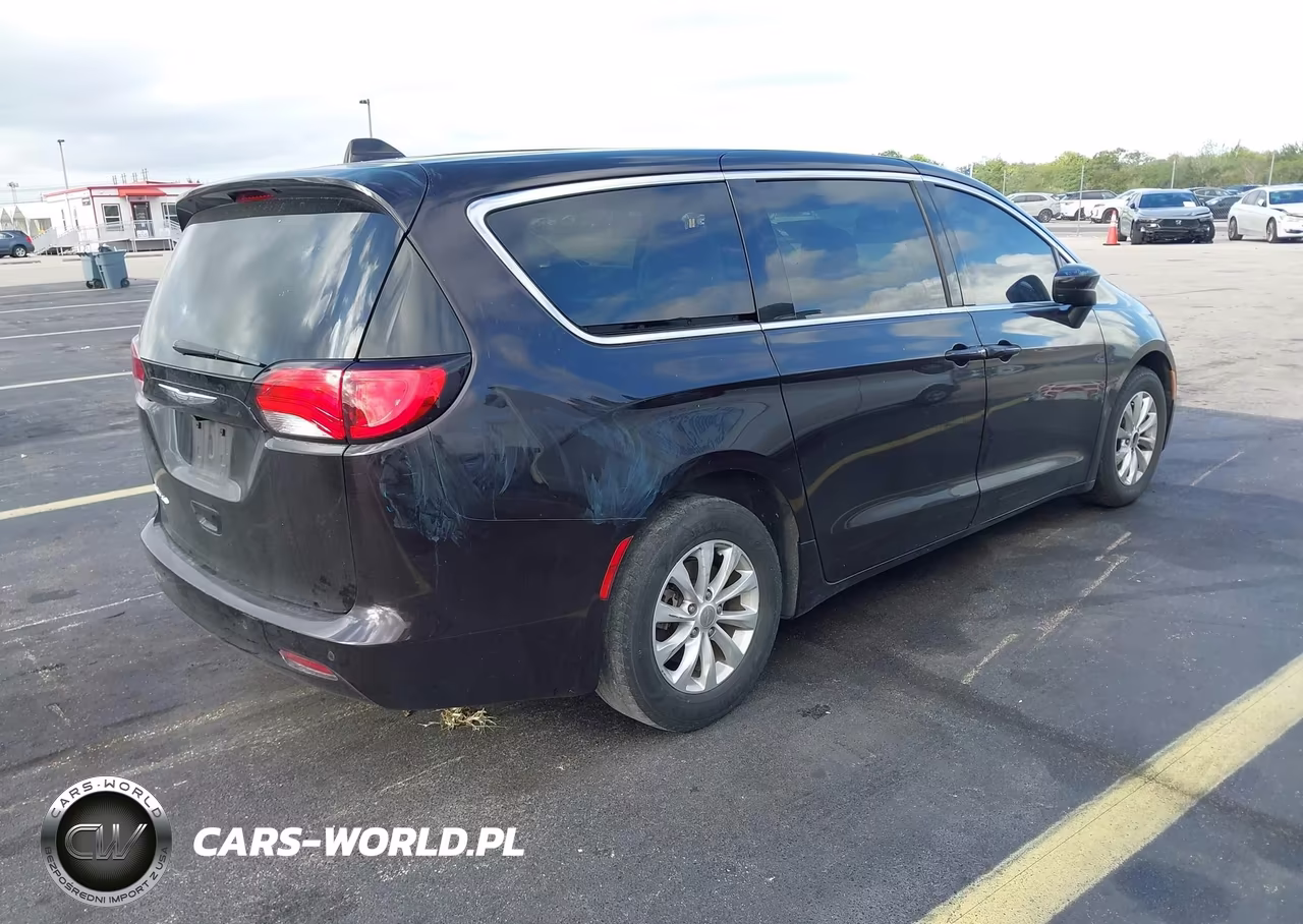 2017 Chrysler Pacifica Touring VIN:2C4RC1DG9HR577462 - 4