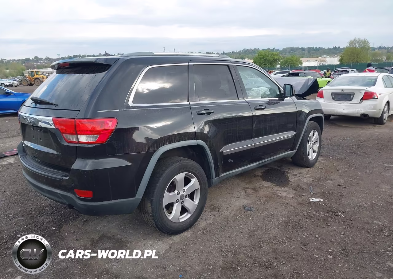 2011 Jeep Grand Cherokee Laredo VIN:1J4RR4GG0BC704007 - 4
