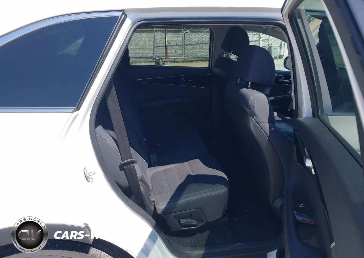 2017 Kia Sorento 2.4L Lx VIN:5XYPG4A31HG256633 - 8
