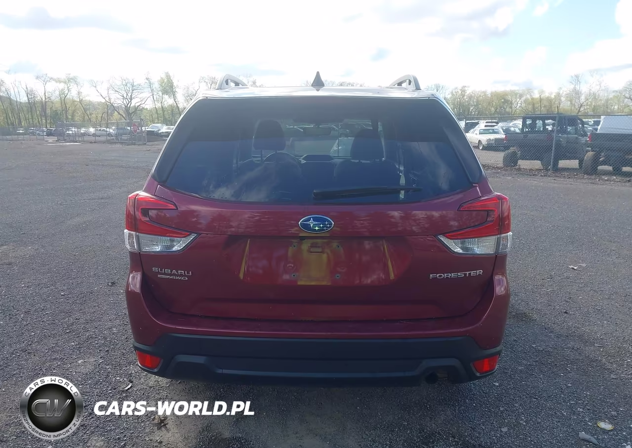 2024 Subaru Forester Premium VIN:JF2SKADC4RH412693 - 17