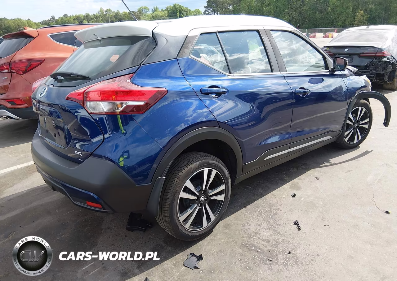 2018 Nissan Kicks Sr VIN:3N1CP5CU9JL524758 - 4