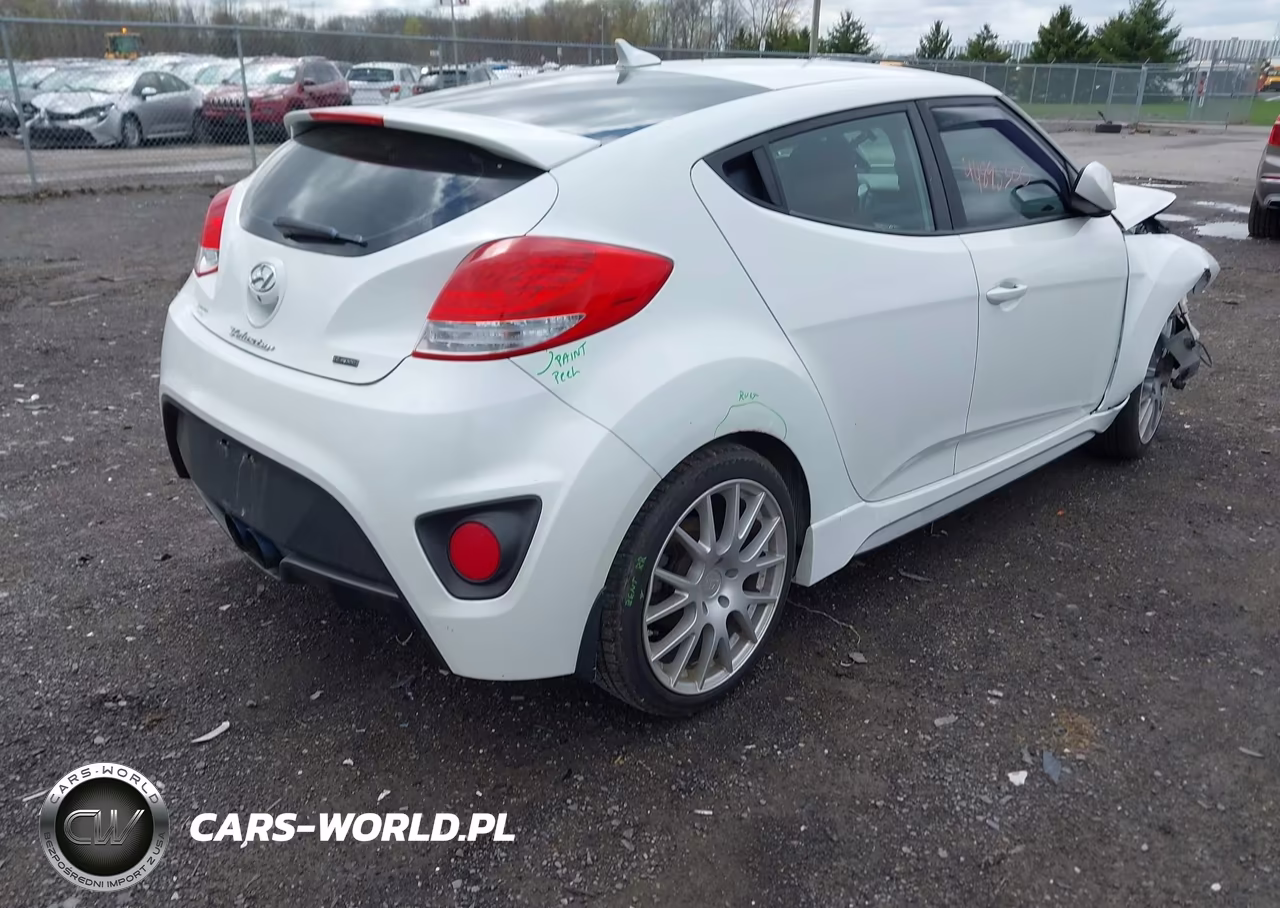 2016 Hyundai Veloster Turbo R-Spec VIN:KMHTC6AE6GU295296 - 4