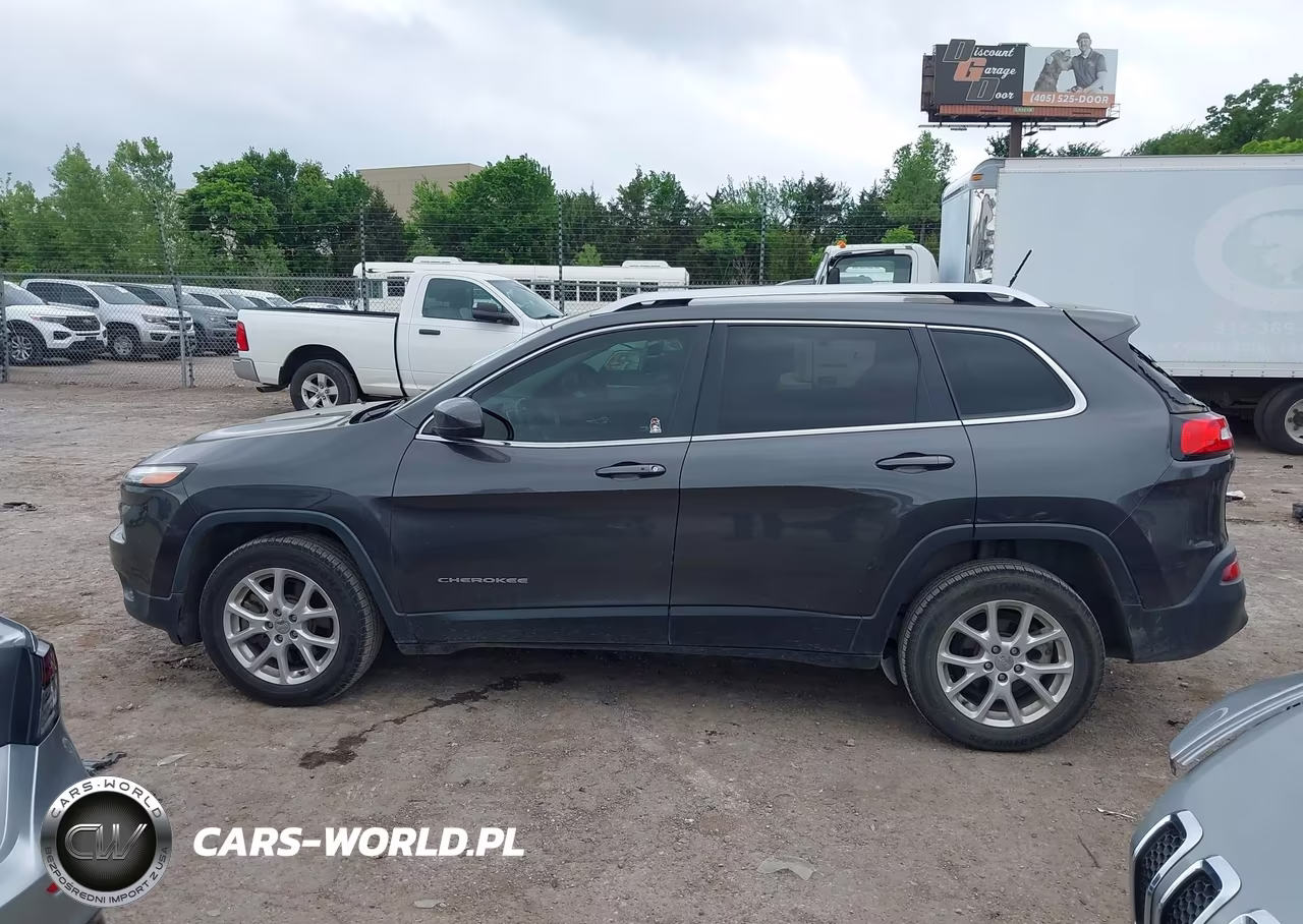 2015 Jeep Cherokee Latitude VIN:1C4PJLCBXFW720423 - 14