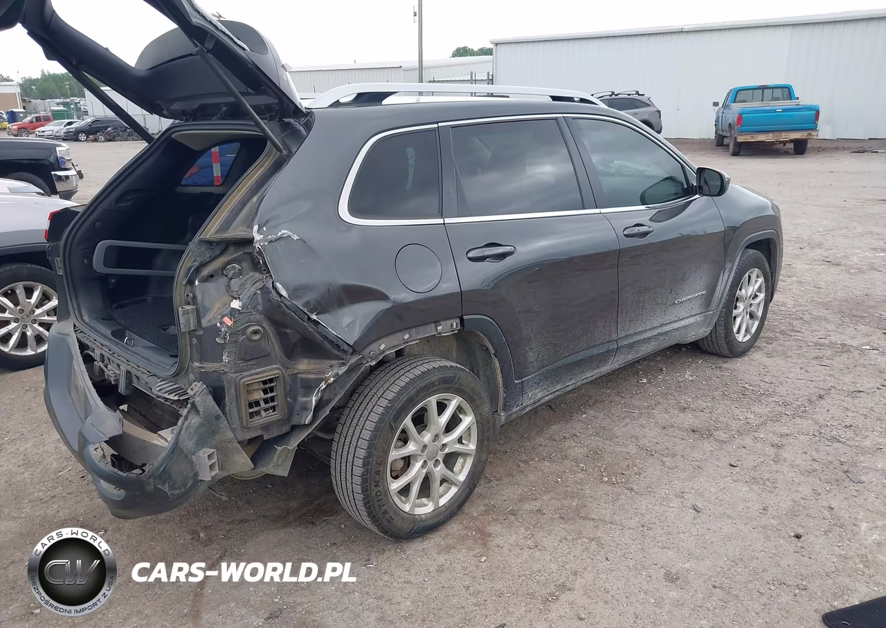 2015 Jeep Cherokee Latitude VIN:1C4PJLCBXFW720423 - 4