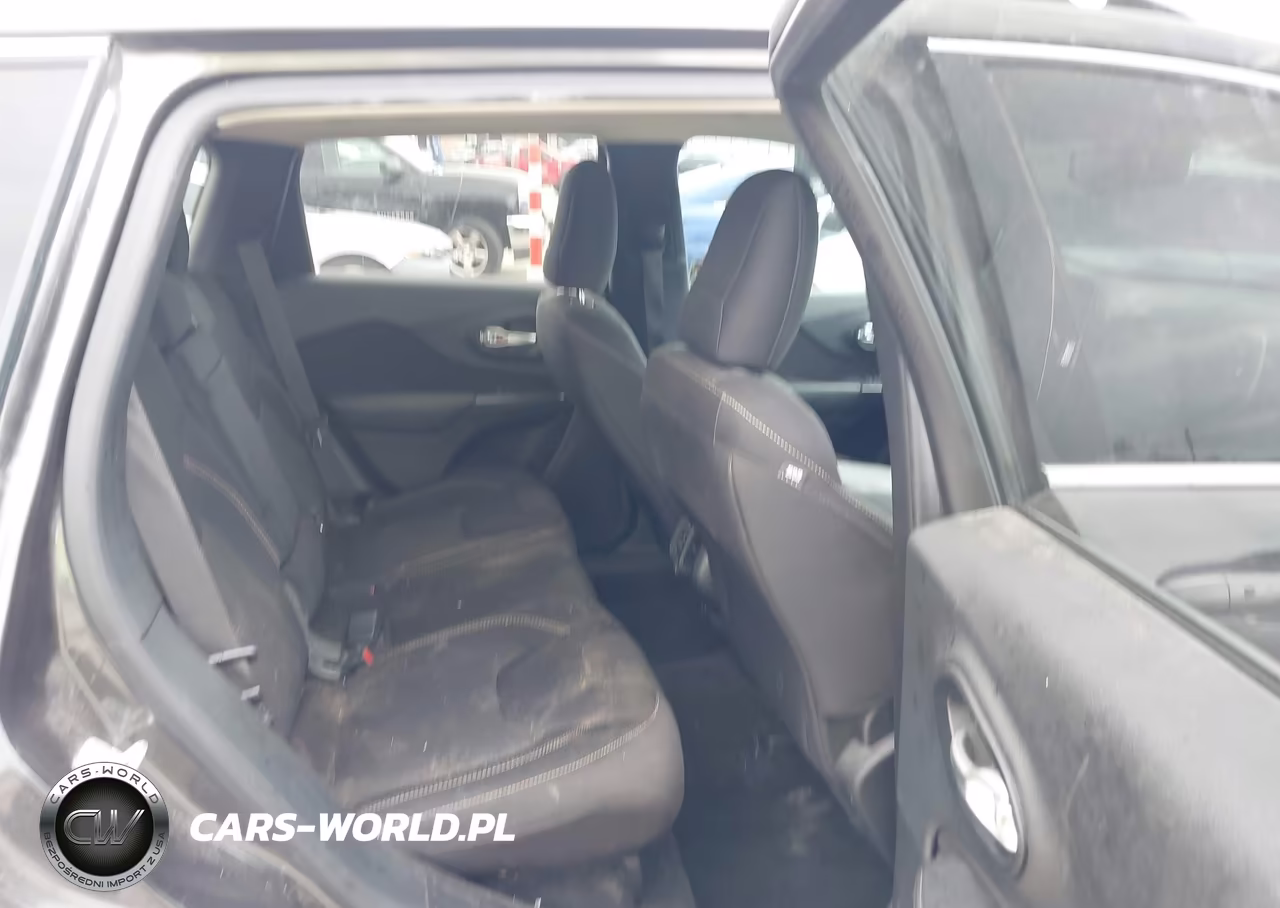 2015 Jeep Cherokee Latitude VIN:1C4PJLCBXFW720423 - 8