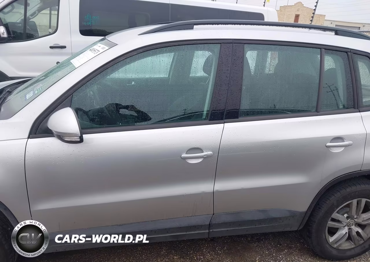 2016 Volkswagen Tiguan S VIN:WVGAV7AX5GW606715 - 14