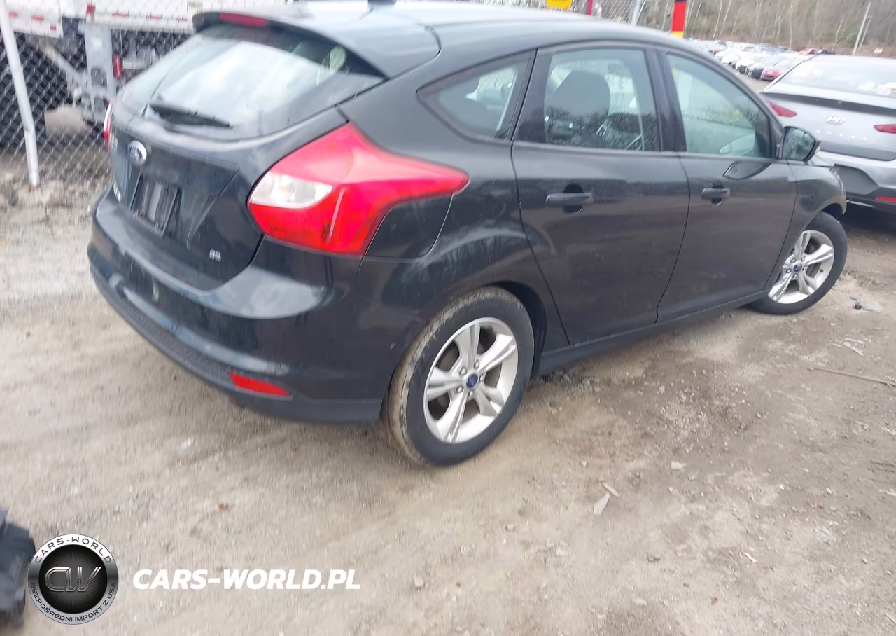 2014 Ford Focus Se VIN:1FADP3K27EL318741 - 4