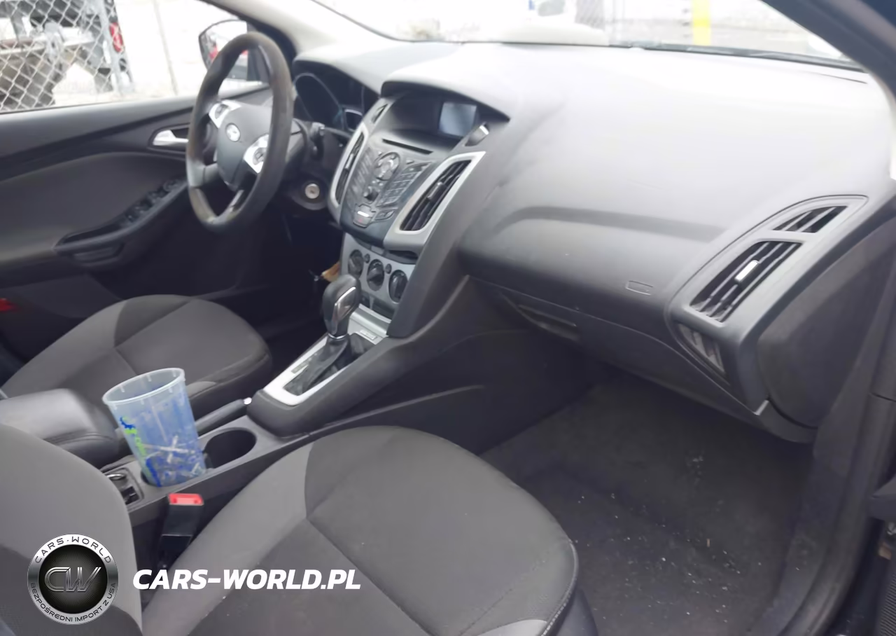 2014 Ford Focus Se VIN:1FADP3K27EL318741 - 5